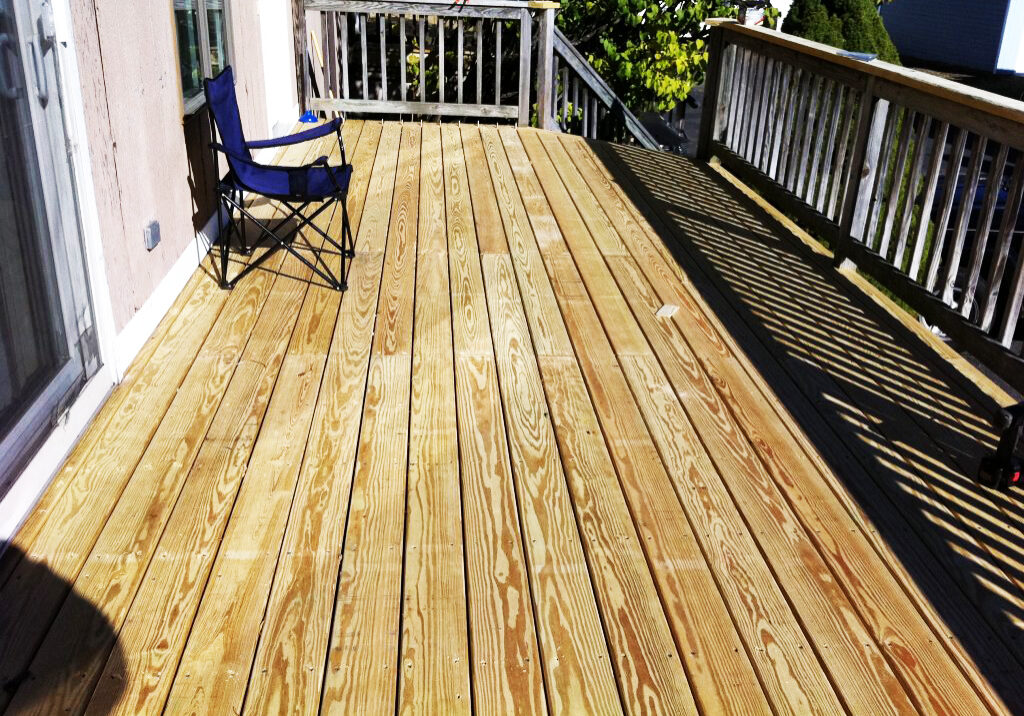 Decks_08.jpg Decks_08.jpg